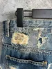 Entwerfen Sie neue getragene Jeans für Herren. Herbst und Winter. Neue Distressed Craft Denim-Hosen