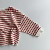 Modne koszulki w paski Ubrania dla niemowląt Bawełniane koszule długie rękawy chłopcy i dziewczęta Tops Autumn Kids Odzież 20221006 E3