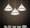 펜던트 램프 현대 미니멀리스트 LED 레스토랑 라이트 바 식당 램프 창조적 인 3 개 샹들리에 아크릴 조명 조정