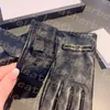 Дизайнерские кожаные перчатки Классическая двойная буква рукава зима на открытом воздухе теплые перчатки женские сенсорный экран перчатки