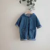 Rompers 2021 Autumn New Baby Girl Loose Denim Romper långärmad barn huva jumpsuit för pojkar denim övergripande baby småbarnskläder J220922