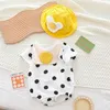 Rompers Boy Fashion Dot Bodysuit z krótkim rękawem i kreskówkowy jajko śliniak luzsze cienki bawełniany kombinezon maluch dziewczyna urocza fisherman kapelusz J220922