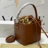 دلو حقيبة أزياء مصمم جلدي أنيقة محفظة جودة crossbody للنساء كلاسيكية التسوق العلامة التجارية المحافظ 220313