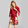 Kvinnors sömnkläder Sanderala Sexiga kvinnor Ice Silk Print Robe V Neck Belt Half Sleeve Sleepwear Satin Dressing Lingerie Gown Bathrobe Home Pyjamas T221006