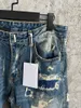 Entwerfen Sie neue getragene Jeans für Herren. Herbst und Winter. Neue Distressed Craft Denim-Hosen