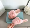 Designer di pantofole di lana invernale da donna Pantofole di peluche di Parigi Calore di lusso Sandali rosa semplici Stile di design Moda per il tempo libero Scarpe da casa a fondo piatto da donna 35-41