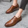 Luxuriöse vegane Brogue-Oxford-Schuhe mit Nähten, spitzer Zehenbereich, Retro-Herrenmode, formelle Freizeitschuhe, Business-Schuhe, verschiedene Größen 38–47