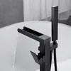 Set doccia da bagno Rubinetto per vasca da bagno freestanding oro / nero spazzolato Rubinetto per vasca con montaggio a pavimento Rubinetto monocomando in ottone con mano e girevole