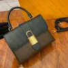 2022 Kvinnors axelväska Ny Locky BB Luxurys handväskor Designer Soft Leather Messenger Crossbody Väskor Purse Plånbok