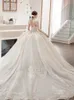 2023 Abito da ballo arabo Abiti da sposa Luxury Dubai Cristalli scintillanti Maniche lunghe Abiti da sposa Corte dei treni Gonna in tulle robes de mariee