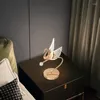 테이블 램프 북유럽 알루미늄 아크릴 패션 독특한 아트 디자이너 백조 LED 램프 침실 침대 옆 엘 학습 조명