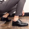 Scarpe Oxford di lusso in pelle brogue vegana scozzese con punta a punta e una staffa Scarpe casual formali da uomo alla moda di grandi dimensioni
