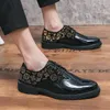 Luksusowe Brogue skórzane buty z Oxford Rhinestone Patent Specjany palce jeden strzemion męski mody formalne swobodne buty