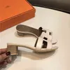 디자이너 Herme Slippers High 버전 H 가족 두꺼운 발 뒤꿈치 2022 여름 New Flip Flop 캐주얼 여성 신발 샌들 LEAT 로고