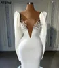 Abiti da sposa a sirena con scollo a V sexy scollo a V Splendide perle maniche lunghe Dubai Abiti da sposa arabi con strascico Vintage Boho Elegant Satin Robes de Mariee CL1230