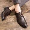 Scarpe Oxford di lusso in pelle brogue vegana scozzese con punta a punta e una staffa Scarpe casual formali da uomo alla moda di grandi dimensioni
