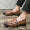 Vintage stare buty z Oxford wskazane palce nosek rzeźbione jeden strzemion mody męski formalne buty swobodne wiele rozmiarów