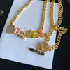 18K золото, покрытое медным медным ожерельем моды, женские дизайнерские колье с двойными буквами ожерели