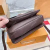 Высокие кожаные сумки на плечах женщины Crossbody Vintage Messenger Bag Luxury Deisgner сумочки для покупок Классическая кузов элегантный тота