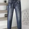 Pantalones vaqueros para hombre Diseñador de lujo para hombre Pantalones ligeros Azul Sólido Tamaño 28-38 Pantalones finos casuales Pantalón regular a cuadros Última moda Motocicleta de pierna delgada K60D