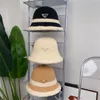 Designer hattar ull stickning hink hatt kvinnliga kashmir hattar lyx h￶g kvalitet 3 f￤rg casual hatt vinter baseball m￶ssa