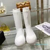 Les bottes épaisses de chaussettes de contraste de couleur de semelle sont la demi-botte confortable respirante vintage