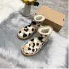 Buty 2022 futro zintegrowane Australia śniegowce wzór krowy zimowe pluszowe ciepłe wzór w cętki bawełniane buty outdoorowe krótkie buty damskie rozmiar 35-40