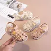 First Walkers Baby Girl-schoenen met bloemontwerp erop Close Toe Soft Sole Walker Sandalen voor 0-3 jaar oud Little Pricess