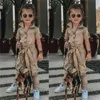 Rompers mode peuter babyjongen meisje Engeland stijl jumpsuit kinderen zomer zomer korte mouw show taille algehele broek casual losse jumpsuit j220922