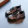Chaussures de sport garçon cuir filles semelle souple 2022 automne Style britannique enfants décontracté côté fermeture éclair école de mode