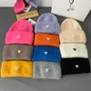 Snapbacks de luxo gorros designer de inverno feijão e feminino design de moda malha chapéus cair linco letra jacquard unissex chapéu de crânio quente