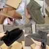 U5854 Hot Snow Boot Warm Designer Bottes Suede Chaussures Classique Court Miniwomen Garder Au Chaud Homme Femmes En Peluche Casual Châtaigne En Peau De Mouton Gris