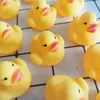 Baby Bath Duck Toy mini żółta guma dźwięki kaczki dzieci małe kaczki dzieci pływające