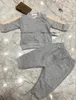 طفل الأطفال الرضيع مجموعة ربيع ملابس رياضية وملابس ملابس صغيرة في الخريف