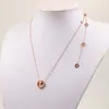 Hoge kwaliteit ingelegde diamanten kettingontwerper Romeinse cijfers dubbele ring hanger dames kettingen koper 18k vergulde sieraden ketting ketting bruiloftsfeestje cadeau