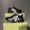 حذاء مصمم Rhyton باللون البيج للرجال المدربين عتيق فاخر من Chaussures للسيدات حذاء أبيض أنيق حذاء رياضي بفتحة فم موجة