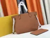 Kvinnors handväska axelväska stor kapacitet shoppingväska två små plånböcker M45685