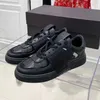 Z projektantami pudełek VT Sneakers Valentino Punk Women Sneakers