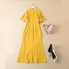 2022年秋vネック花柄の刺繍ドレス黄色の半袖パネルミッドカルフミディカジュアルドレスS2O080115