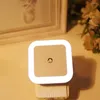 Nachtlichten Mini Led Light EU -plug -in schemering tot Dawn Sensor Wall Nights Lamp vierkant