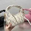 Luxe ontwerper high-end nieuwe stijl retro Europese en Amerikaanse mode true one schouder messenger tas mode casual lady tas okselzak tas