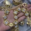 Moda projetada com diamantes cristalos colares de pulseira brincar de rocha de hiphop fria Banshee Medusa Head Retrato 18K J￳ias de designer banhado a ouro HMS13 - 02