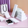 Múltiplos sizes de embalagem de presentes brancos foscos com tampas e bolsas de papel para compras cheias de esponja embalagens de jóias de varejo para colchete de pingente de anel de breol