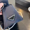 Designer Klassische Dreieck Zeichen Mini Hobo Unterarm Taschen Italien Marke Neue Nylon Frauen Einfarbig Messenger Mode Schulter Tasche Luxus