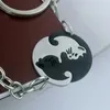 Keychains 2Pcs/1Bag New 2022 Fashion Stainless Steel Tanabata Yin Yang Black and White Cat Hug Couple Key Ring Stitching Keychain T221006