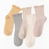 Acess￳rios femininos Meias de algod￣o Fashion Frilly Ruffle Woman Meia Middle Tube Socks Retro Student Girl Crew Sock