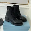 男性女性ロイブーツデザイナーアンクルマーティンブーツレザーナイロン取り外し可能なポーチブーティ軍事インスピレーション戦闘靴