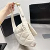 Bolsas de pele de carneiro acolchoadas Axilas Bolsa Hobo Ombro Mulheres Cross Body bolsas Bolsa de couro genuíno Bolsa de mão Super macia Letras da moda Alças ajustáveis