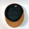 ボールキャップ日本のファッションメンズウーマンレザーフラットキャップユニセックスシンプルなピーク帽子SBOY学生高品質ブラウンソンブレロ