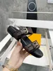 Klasyczne projektant marki Sandały Sandały luksusowy chłodny pantofel żeńskie slajdy z noszenie wszechstronne swobodne liniowe netto Red Bottom Sandal Beacha Sandał EUR 35-45